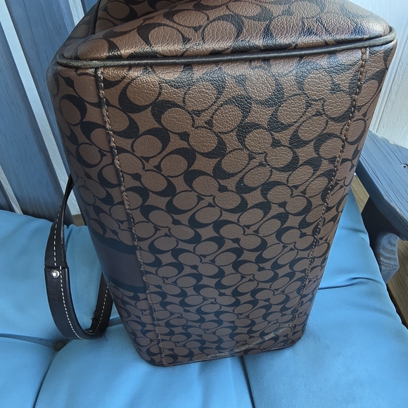 Elegant Brown Patterned Satchel - Picture 8 of 12